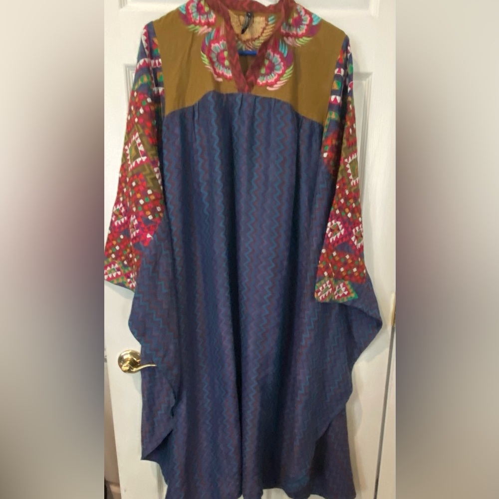 Gorgeous Embroidered Maxi Dress
NWOT     Purchased at Boutique in Carmel,Ca - Picture 3 of 7